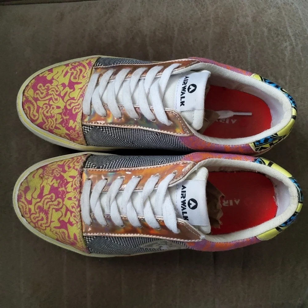 Airwalk Womens Alya Sneakers, Multi colored graphic design, Size 8m